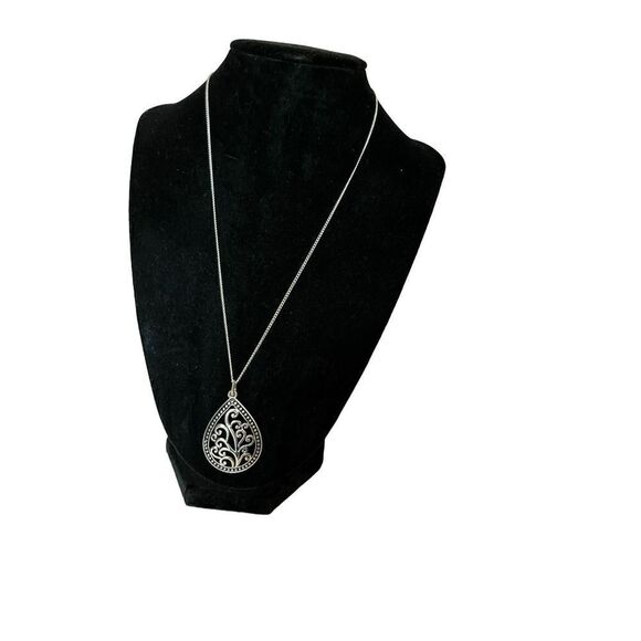 Women's Silver-Tone Teardrop Necklace And Earring Set Nickel Free NWT - Picture 2 of 8